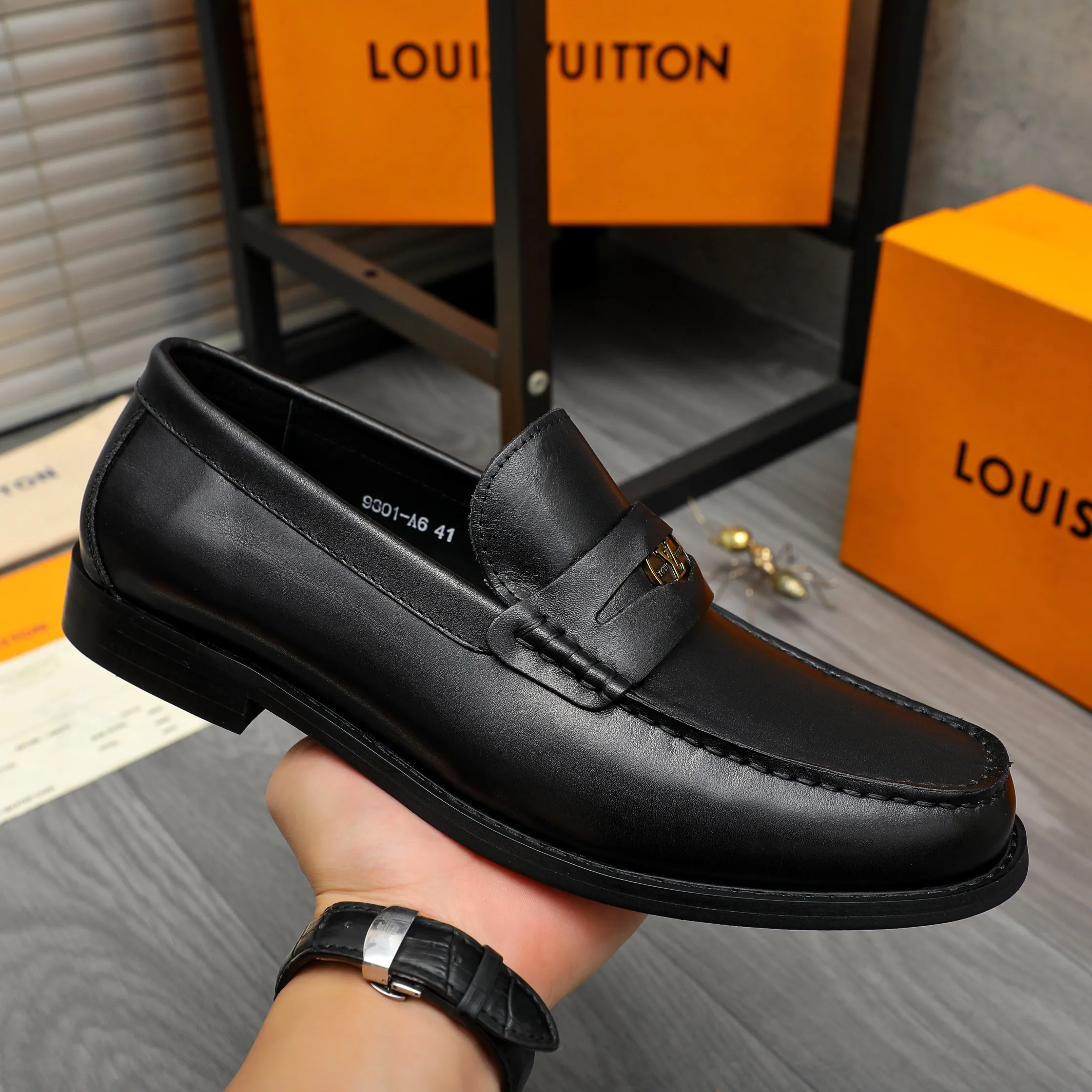 Men's shoes 💰p460 Product trademark: LV (Louis Vuitton) business slip-on leather shoes Regular size: 38-45 (45 is custom-made and non-returnable) Product materials: Selected high-quality cowhide upper, cowhide lining, original rubber outsole